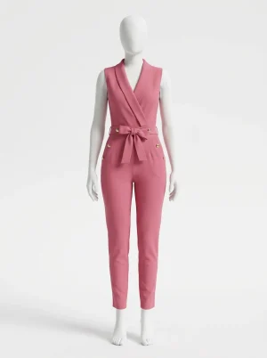 Combinaison rose boutons dorés ceinture nouée élégante