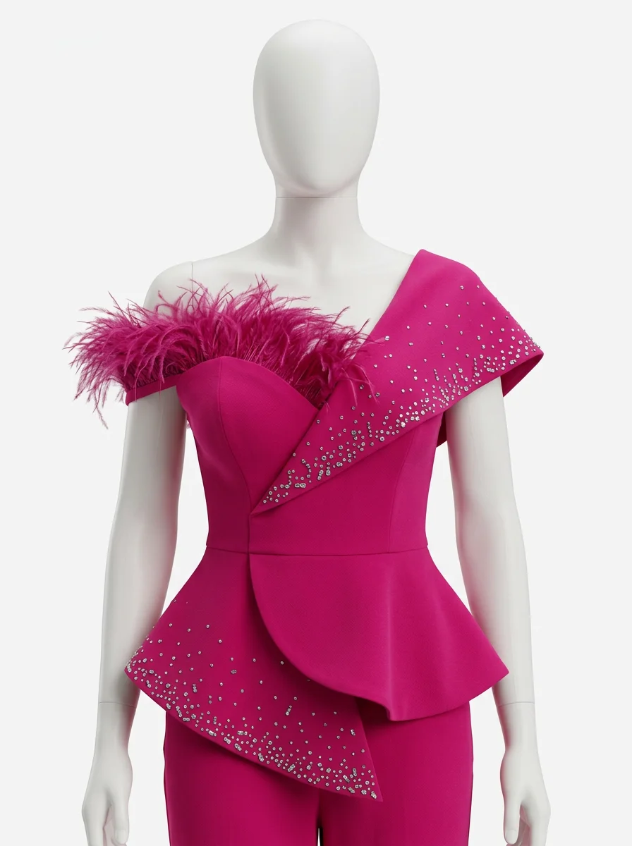 Combinaison rose grande taille cérémonie asymétrique plumes – Image 3